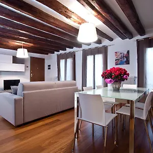 good-wine-apartments.hotelslidodijesolo.com/